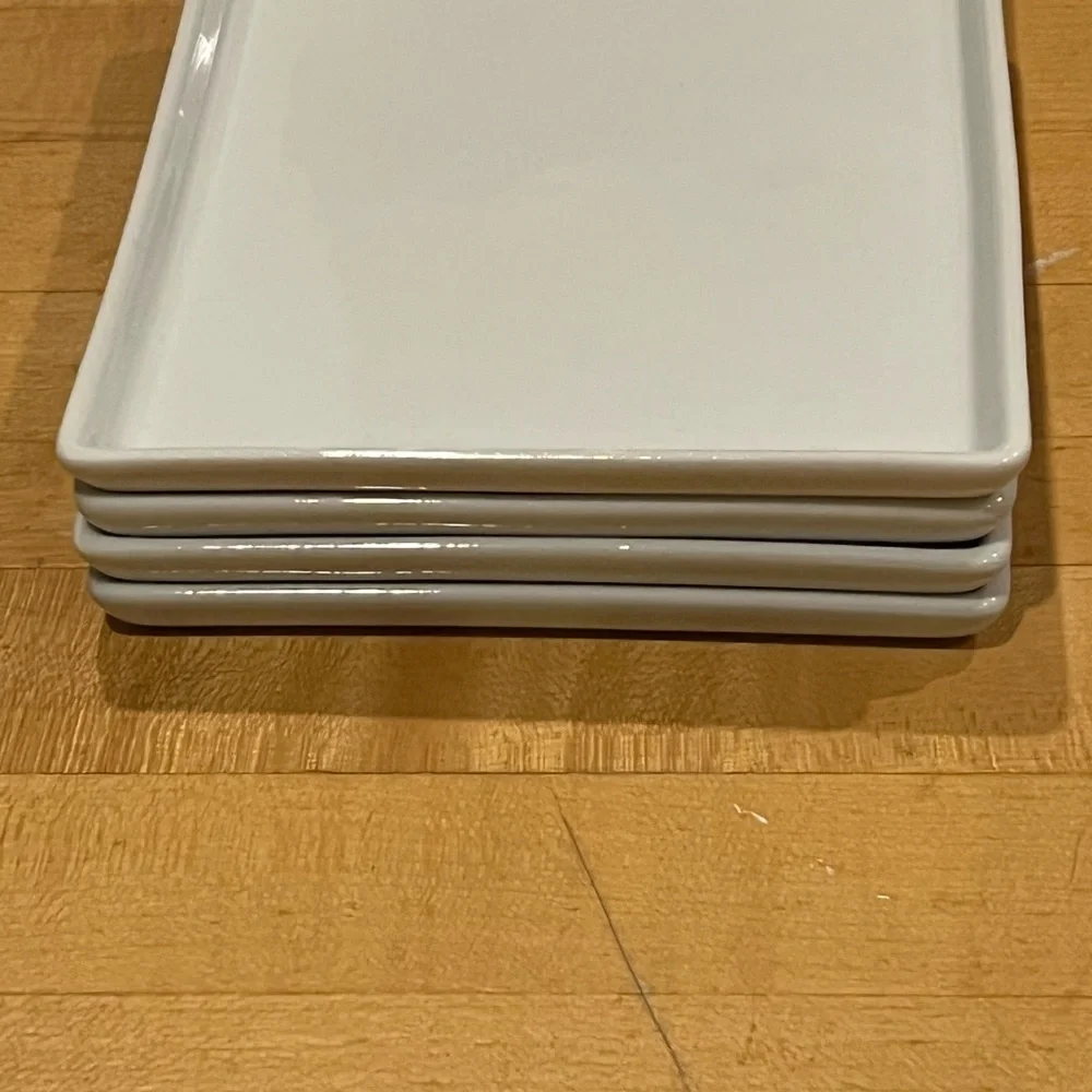 Set of 4 CB2 OLIVER Appetizer Plates, Plain White - Picture 5 of 6